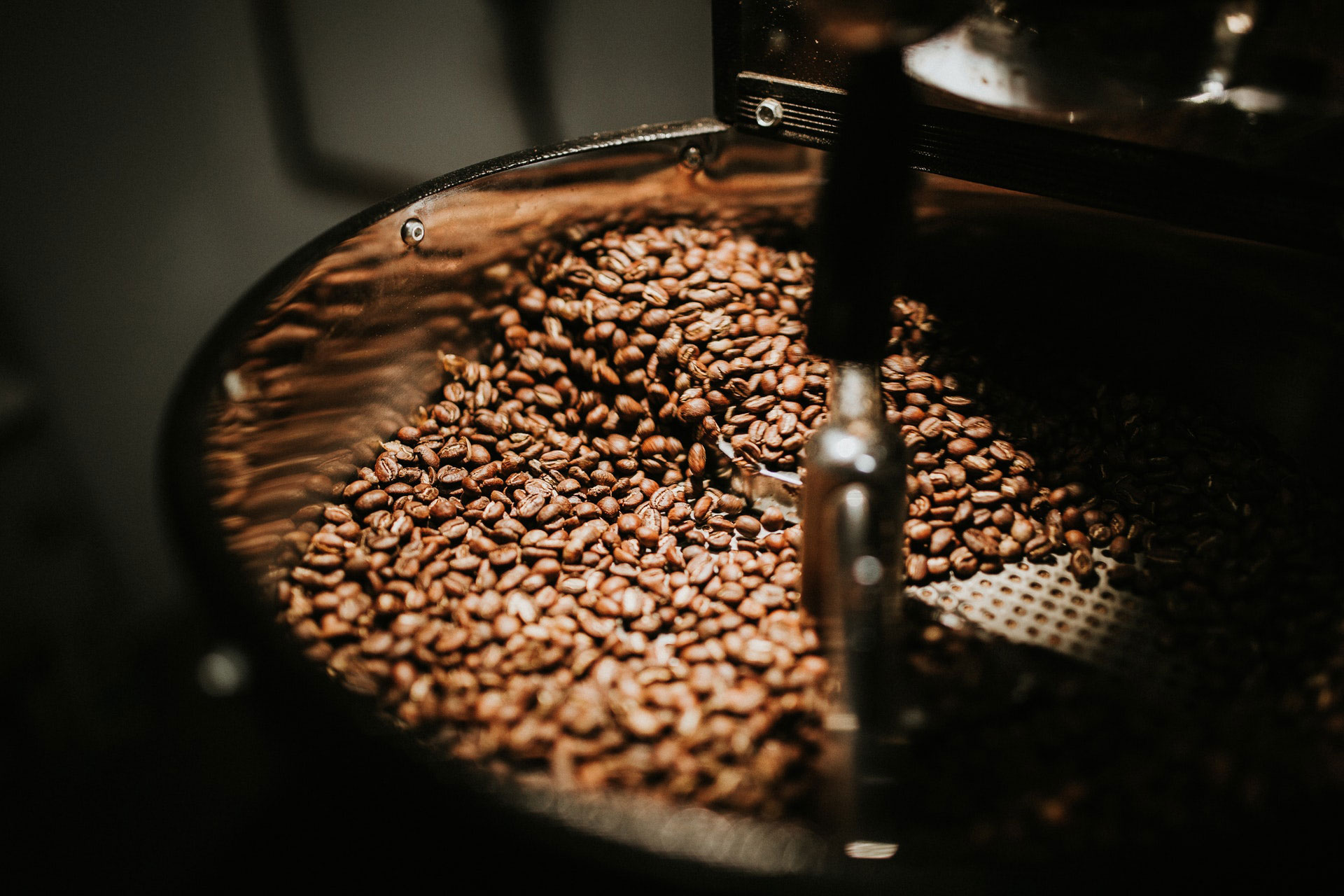 roasting-coffee